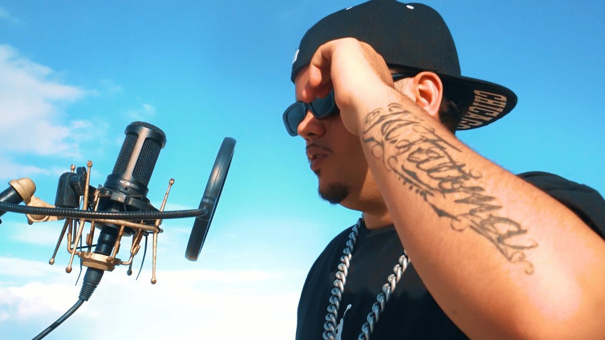 Mano Cheffe: A Explosão Musical Diretamente de Recife 60 Mano Cheffe cantor, editor de vídeo, designer gráfico, de Recife